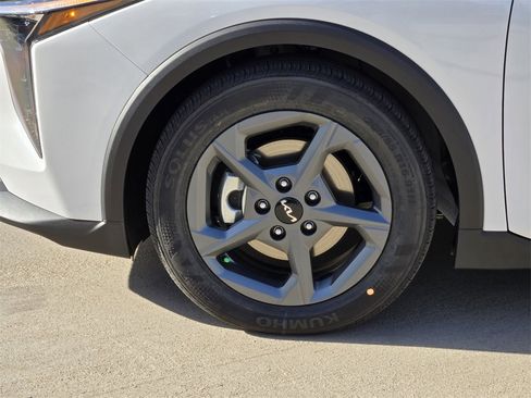 New 2025 Kia K4 LXS image 8
