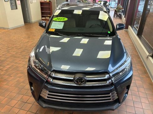 Used 2018 Toyota Highlander Limited image 6