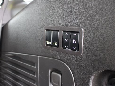 Used 2018 GMC Yukon Denali w/ Open Road Package AWD/4WD image 26