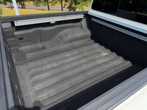 Used 2025 Nissan Frontier SV w/ SV Convenience Package RWD image 9