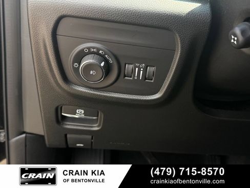 Used 2023 Jeep Grand Cherokee L Limited w/ Luxury Tech Group II AWD/4WD image 12