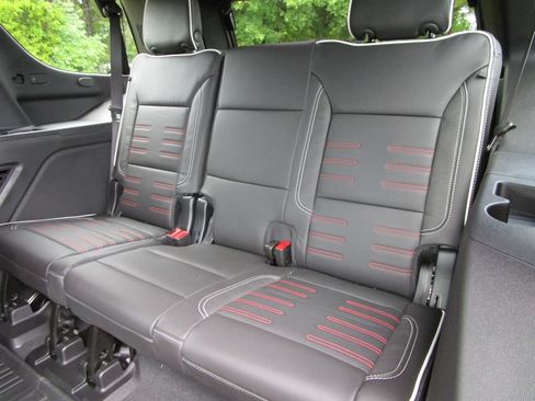 New 2026 GMC Yukon AT4 Ultimate AWD/4WD image 18
