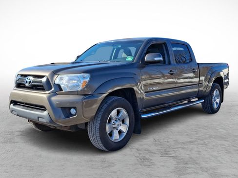 Used 2015 Toyota Tacoma 4x4 Double Cab w/ TRD Sport Package image 3