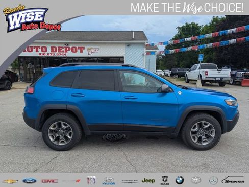 Used 2019 Jeep Cherokee Trailhawk w/ Comfort/Convenience Group AWD/4WD image 2