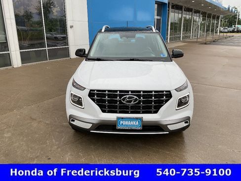 Used 2025 Hyundai Venue Limited FWD image 8
