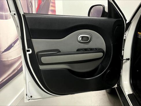 Used 2014 Kia Soul + image 25