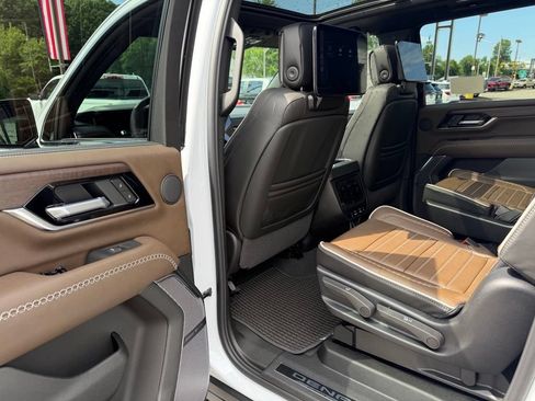 New 2026 GMC Yukon XL Denali Ultimate AWD/4WD image 15