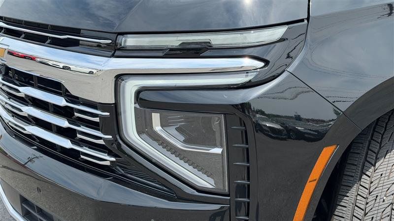 Used 2026 Chevrolet Suburban Premier RWD image 11