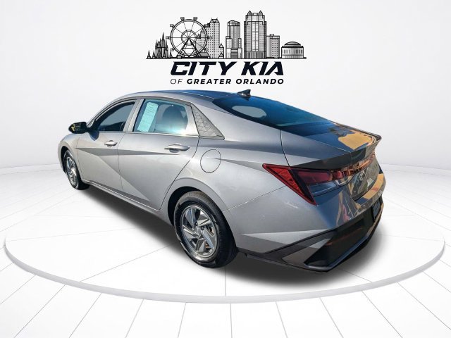 Used 2026 Hyundai Elantra SE FWD image 4