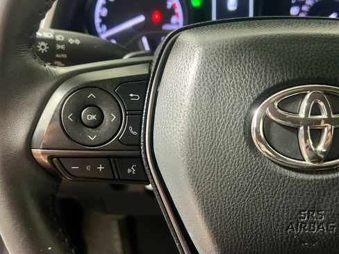 Used 2024 Toyota Camry SE w/ Convenience Package image 18