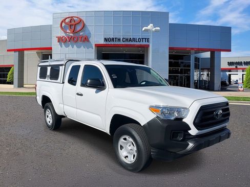 Used 2022 Toyota Tacoma SR image 3