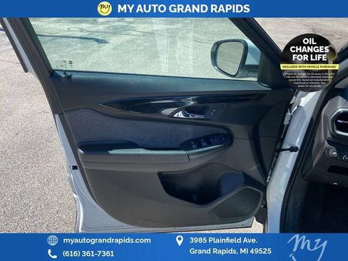 Used 2024 Chevrolet TrailBlazer LT AWD/4WD image 11