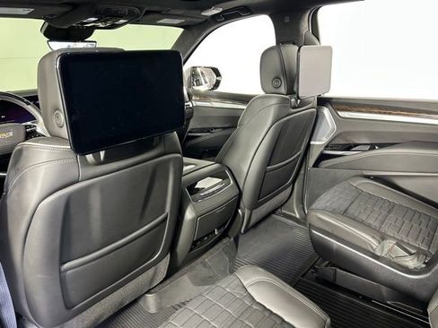 Used 2025 Cadillac Escalade ESV Sport Platinum image 25