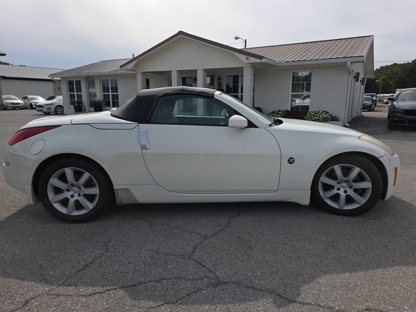 Used 2005 Nissan 350Z Touring RWD image 13