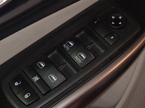 Used 2019 Jeep Cherokee Limited FWD image 27