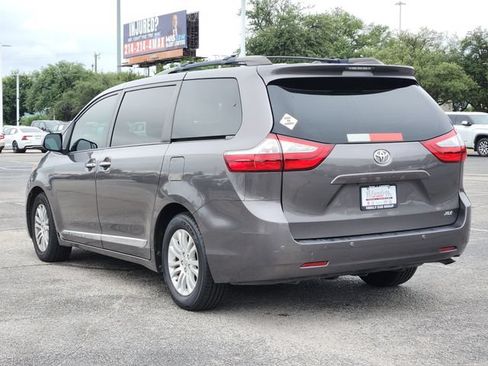 Used 2017 Toyota Sienna XLE w/ XLE Navigation Package FWD image 3