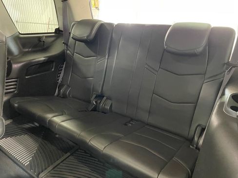 Used 2015 Cadillac Escalade Luxury AWD/4WD image 16