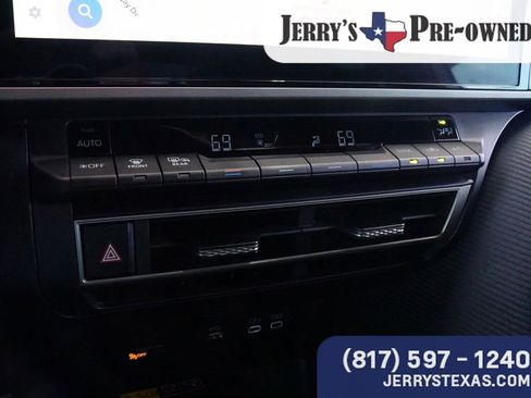 Used 2025 Toyota Camry SE w/ Multimedia Upgrade Package FWD image 13