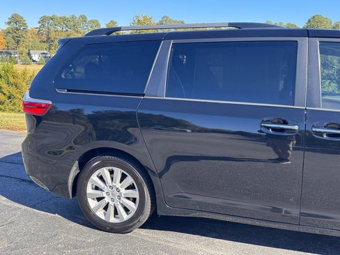 Used 2017 Toyota Sienna Limited Premium image 20