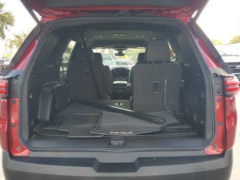 Used 2023 Chevrolet Traverse LT image 11