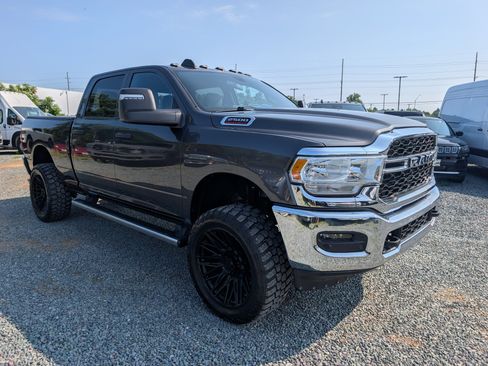 Used 2024 RAM 2500 Tradesman w/ Chrome Appearance Group AWD/4WD image 7