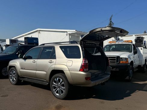 Used 2005 Toyota 4Runner Limited AWD/4WD image 11