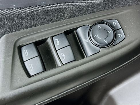 Used 2023 Chevrolet Bolt EUV LT image 15