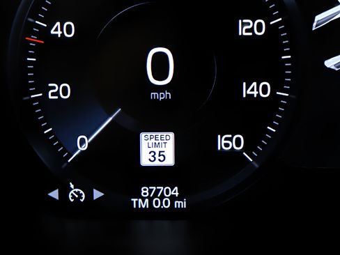 Used 2021 Volvo XC60 T5 Momentum AWD/4WD image 16