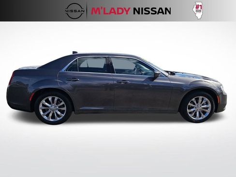 Used 2022 Chrysler 300 Touring image 6