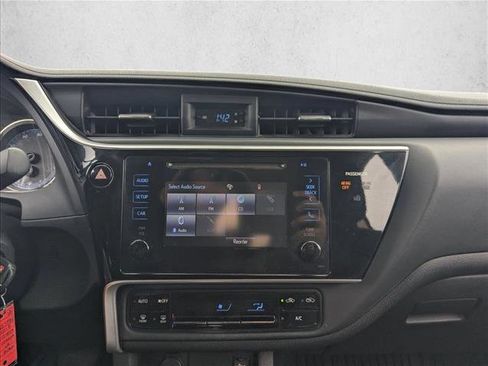 Used 2017 Toyota Corolla LE image 11