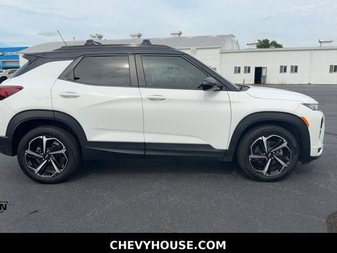 Used 2021 Chevrolet TrailBlazer RS w/ Technology Package FWD image 2