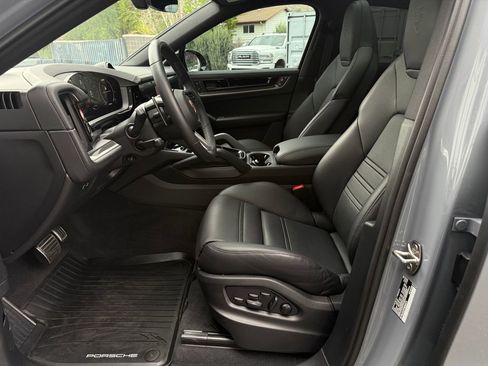 Used 2026 Porsche Cayenne S AWD/4WD image 31