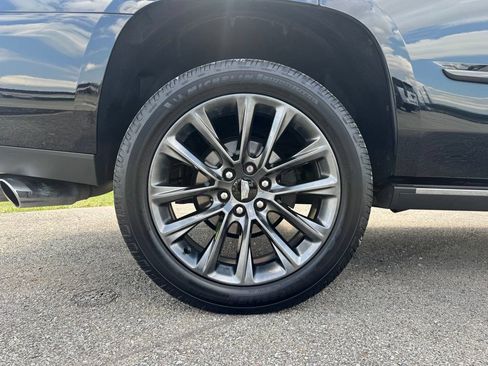 Used 2020 Cadillac Escalade Premium Luxury w/ Escalade Sport Edition AWD/4WD image 17