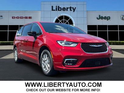 New 2025 Chrysler Pacifica Select