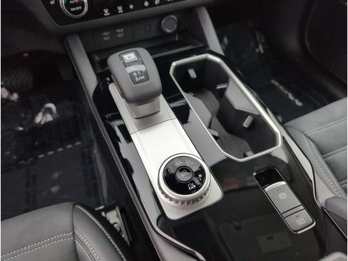 New 2026 Mitsubishi Outlander SE image 23