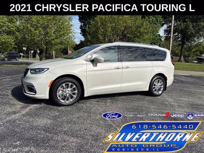 Used 2021 Chrysler Pacifica Touring-L w/ Uconnect Theater Family Group