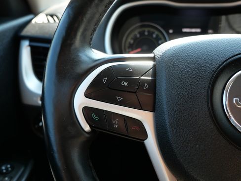 Used 2014 Jeep Cherokee Trailhawk w/ Leather Interior Group AWD/4WD image 29