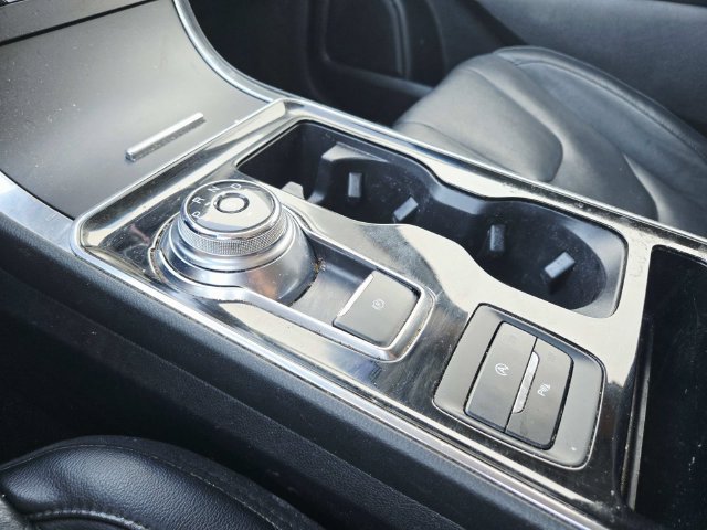 Used 2020 Ford Edge Titanium FWD image 25