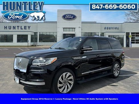Used 2022 Lincoln Navigator Reserve image 1