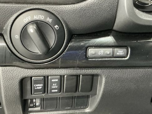 Used 2024 Nissan Titan SV w/ SV Bronze Edition Package image 28