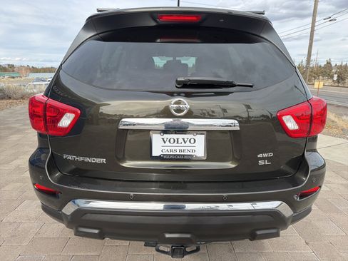 Used 2017 Nissan Pathfinder SL image 3
