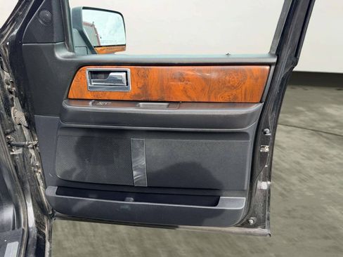Used 2015 Lincoln Navigator 4WD image 36