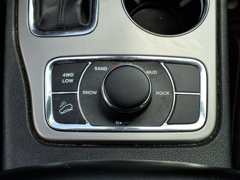 Used 2022 Jeep Grand Cherokee Laredo X AWD/4WD image 15