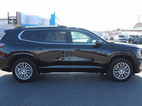 Used 2024 GMC Acadia Denali image 2