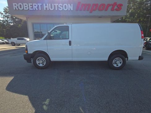 Used 2022 Chevrolet Express 2500 w/ Driver Convenience Package RWD image 1