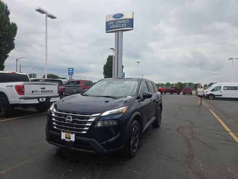 Used 2024 Nissan Rogue SV AWD/4WD image 1