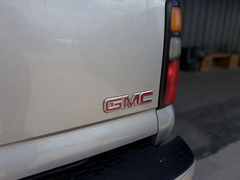 Used 2005 GMC Yukon XL Denali AWD/4WD image 35