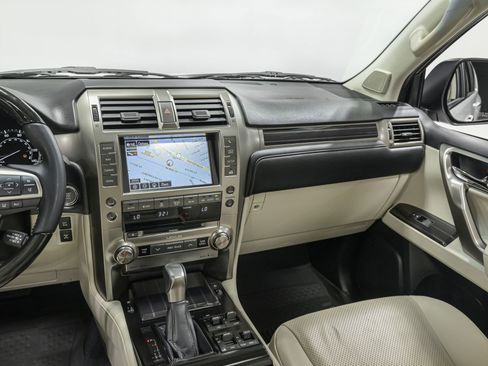 Used 2021 Lexus GX 460 Luxury w/ Sport Design Package AWD/4WD image 32
