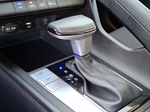 Certified 2024 Hyundai Elantra SE FWD image 17