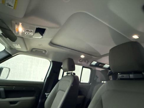 Used 2026 Land Rover Defender 110 S image 15